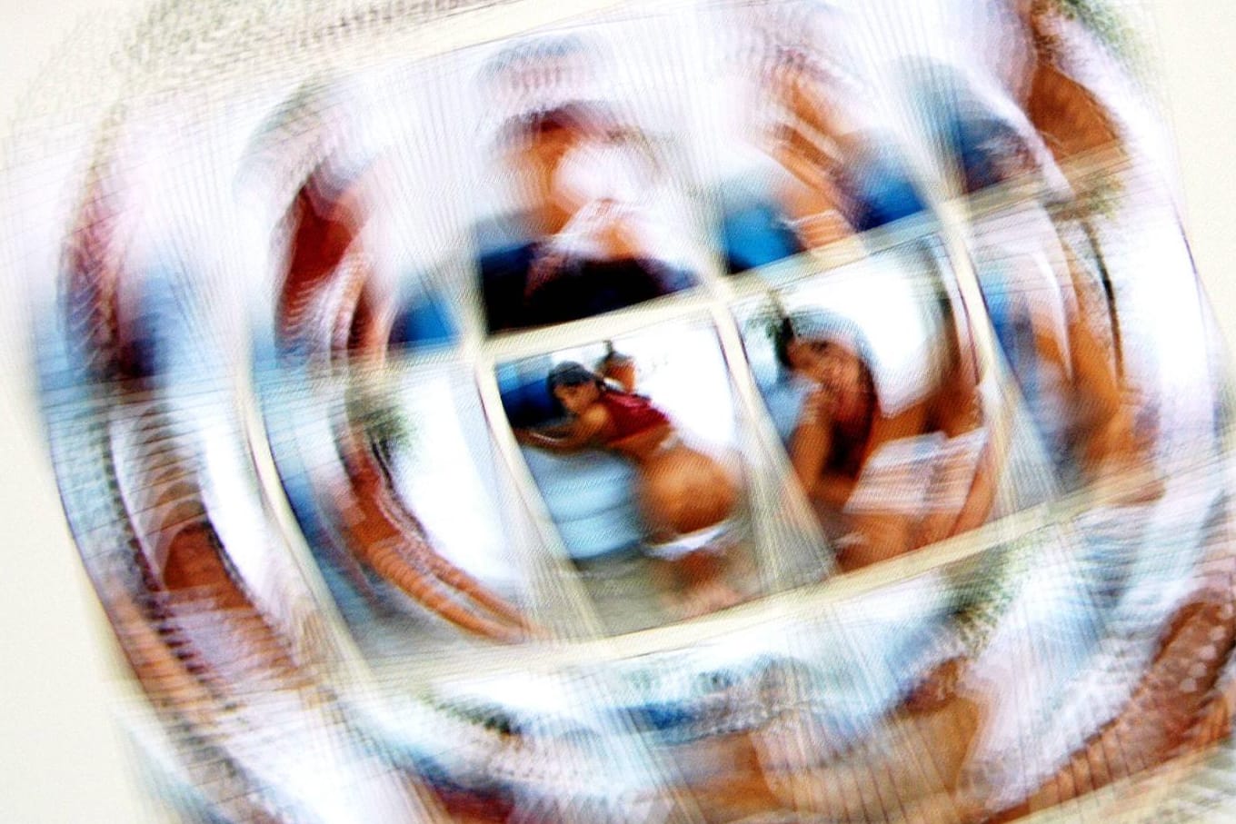 Kurzer Weg: Vom bei Schülern beliebten "Beichtstuhl" mit frivolen und manchmal lustigen Geständnissen zu Porno-Angeboten für Geld. (Symbolfoto)