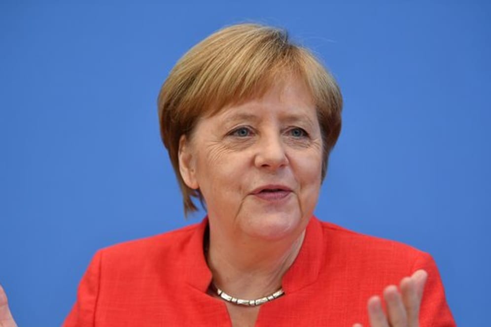 Kanzlerin Merkel äußert sich bei der traditionellen Pressekonferenz vor der Sommerpause zu aktuellen Themen der Innen- und Außenpolitik.