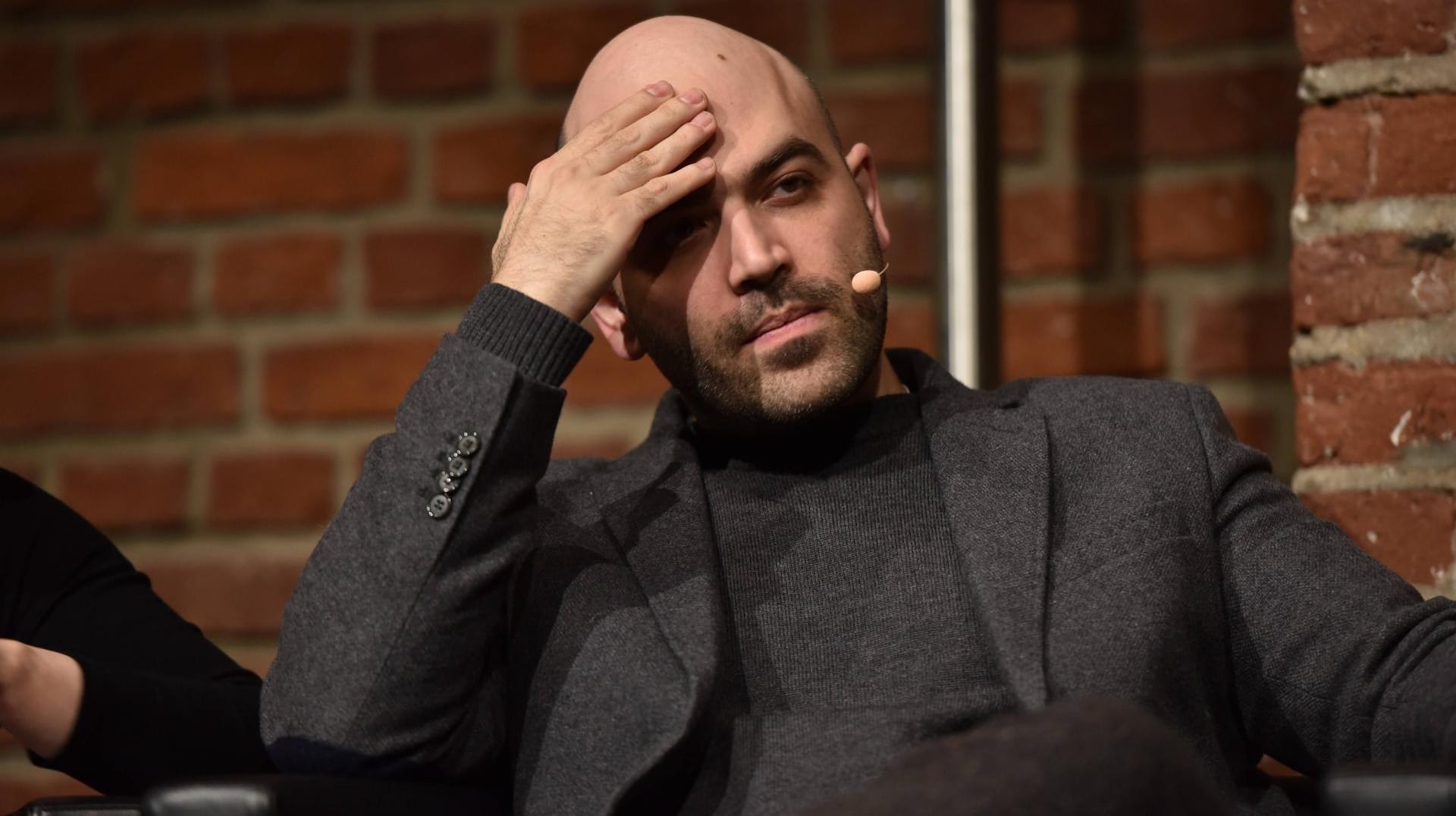 Roberto Saviano: Der italienische Autor pflegt sein Image als "Feind" von Innenminister Salvini. Roberto Saviano: Der italienische Autor pflegt sein Image als "Feind" von Innenminister Salvini.