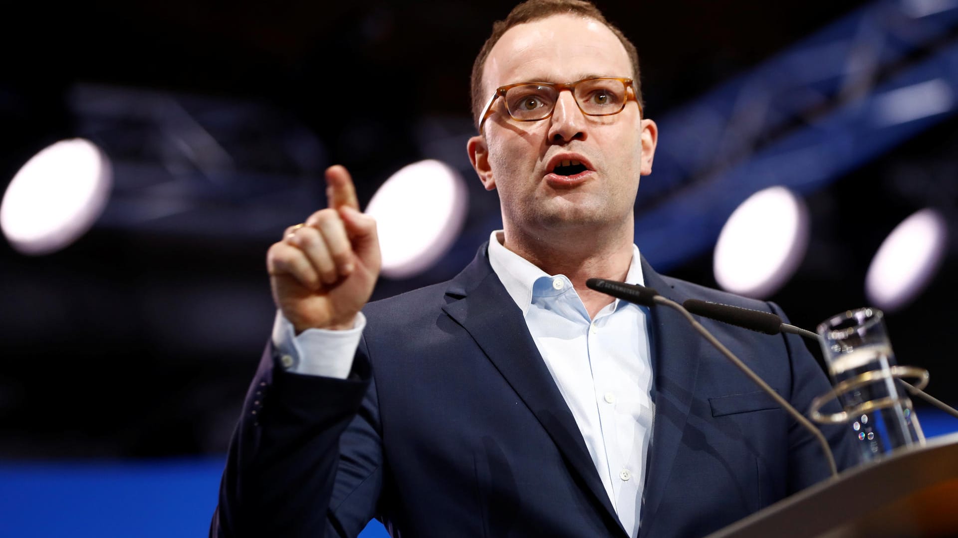 Jens Spahn (CDU): Ärzte, die fünf offene Sprechstunden pro Woche anbieten, sollen zukünftig zusätzlich vergütet werden.