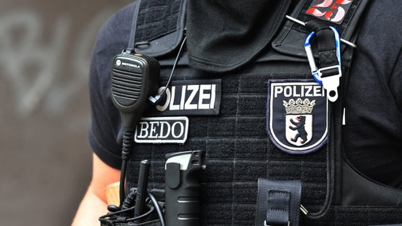 Die Berliner Polizei ist massiv gegen die Organisierte Kriminalität in der Hauptstadt vorgegangen - 77 Immobilien wurden beschlagnahmt.