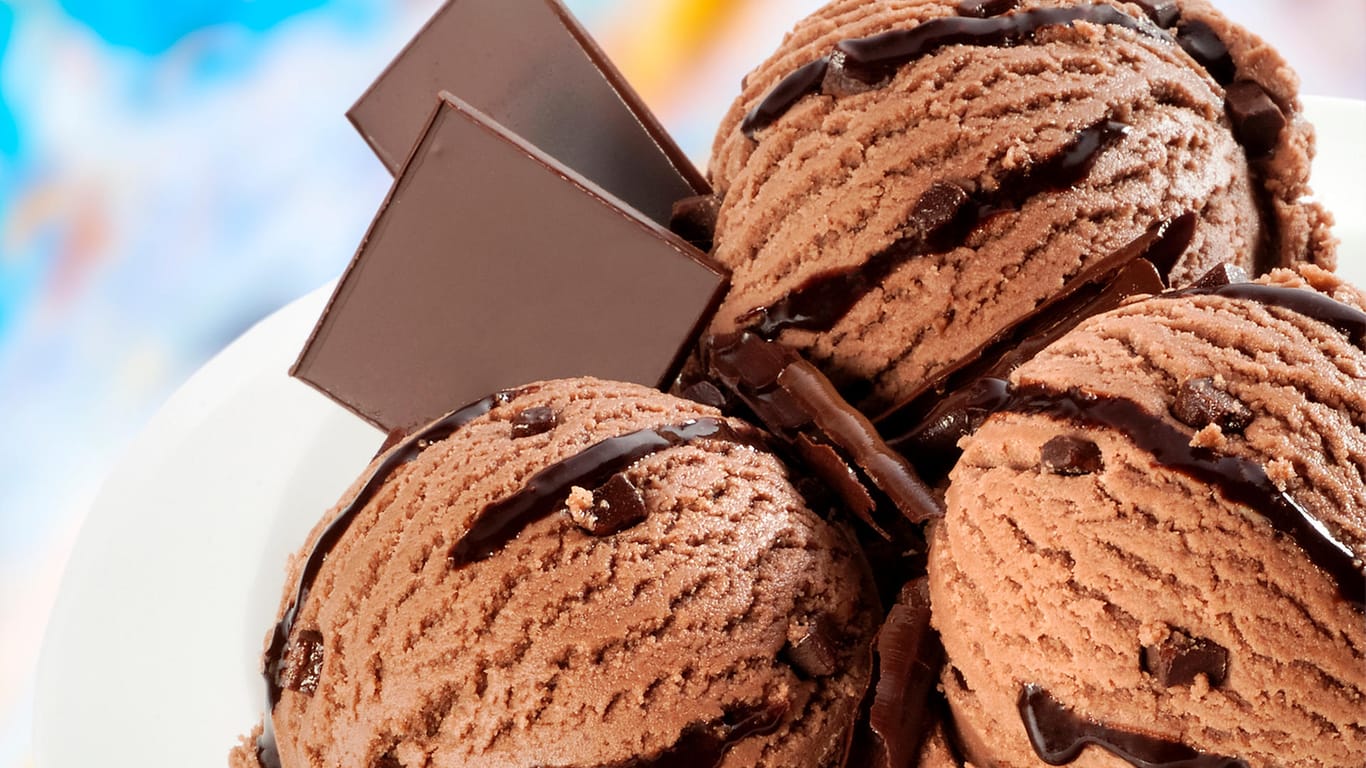 Schokoladeneis: In dem Eis ist unbeabsichtigt das Allergen Haselnuss enthalten.
