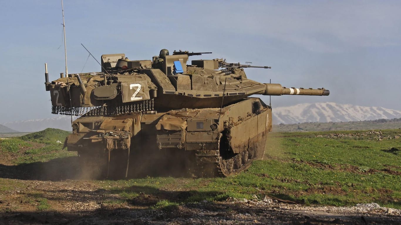 Ein israelischer Kampfpanzer bei einem Training auf den Golan-Höhen.