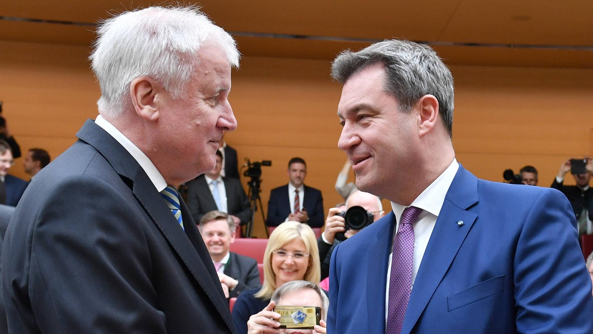 Horst Seehofer und Markus Söder im bayerischen Landtag. Gegen die Politik der CSU-Führung wollen am Sonntag Tausende auf die Straße gehen.