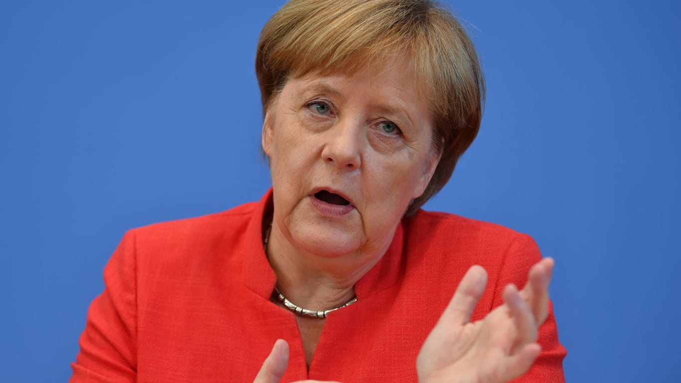 Merkel gestikuliert: Sie wurde sehr grundsätzlich.