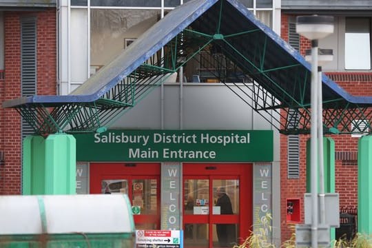 Blick auf den Eingangsbereich des Salisbury District Krankenhauses.