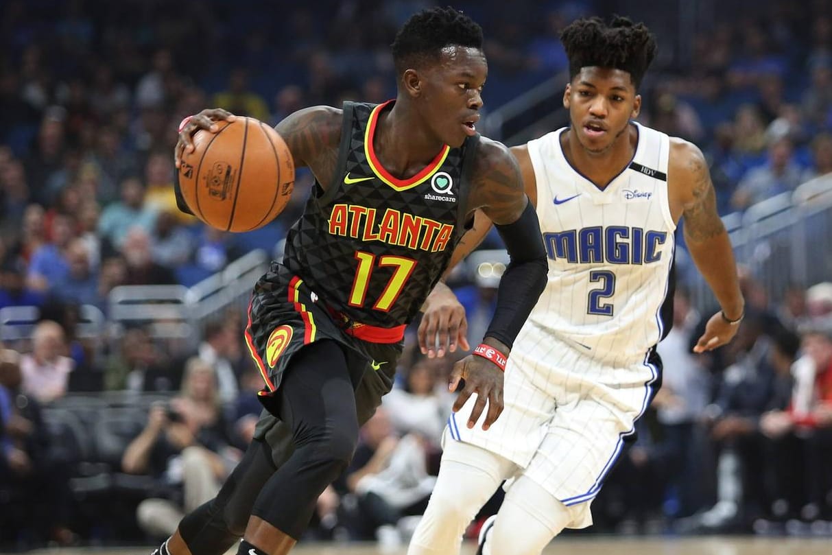 Schröder (li.) im Trikot der Hawks gegen Elfrid Payton von den Orlando Magic in der Saison 2017/18.