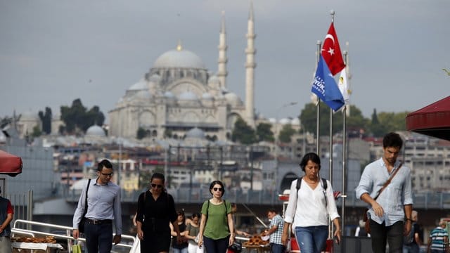 Passanten in Istanbul.