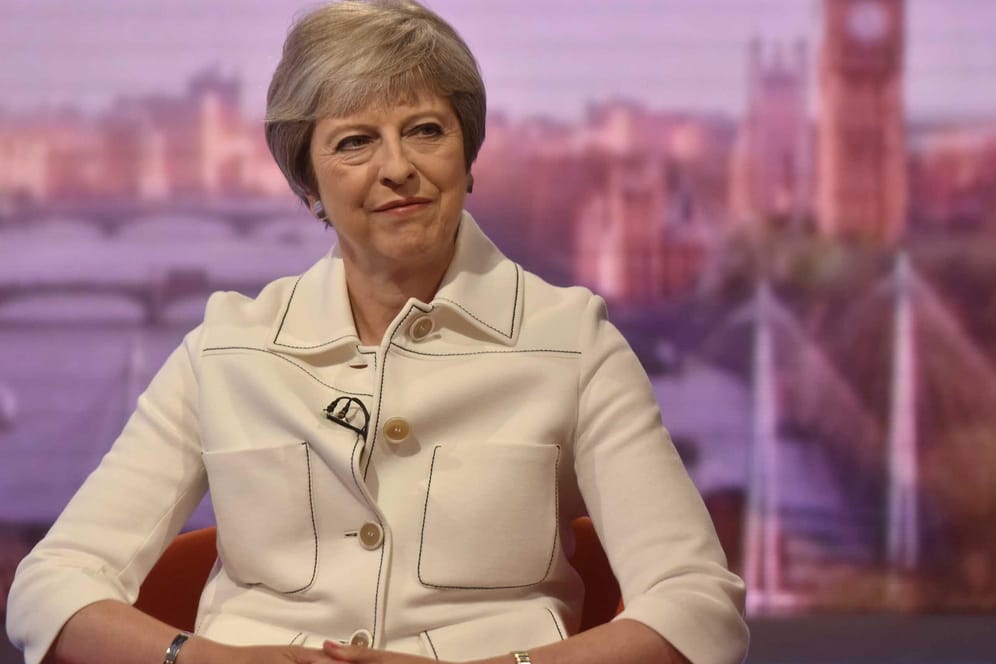 Theresa May in einer BBC-Show: Die britische Premierministerin soll ihre Brexit-Vorschläge nachbessern, verlangt die EU.
