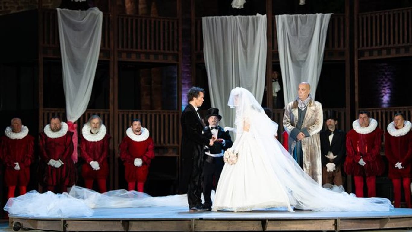 Schauspieler Tilo Kleiner spielt in "Shakespeare in Love" "Wessex", Natalja Joselewitsch stellt hingegen "Viola de Lesseps" dar.