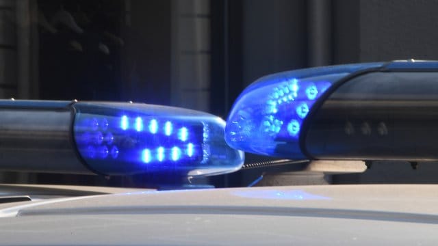 Polizei mit Blaulicht Polizei mit Blaulicht
