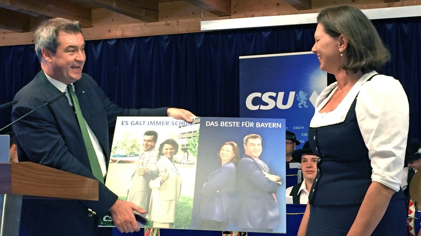 Markus Söder (CSU, l) und Ilse Aigner beim Bezirksparteitag der oberbayerischen CSU.