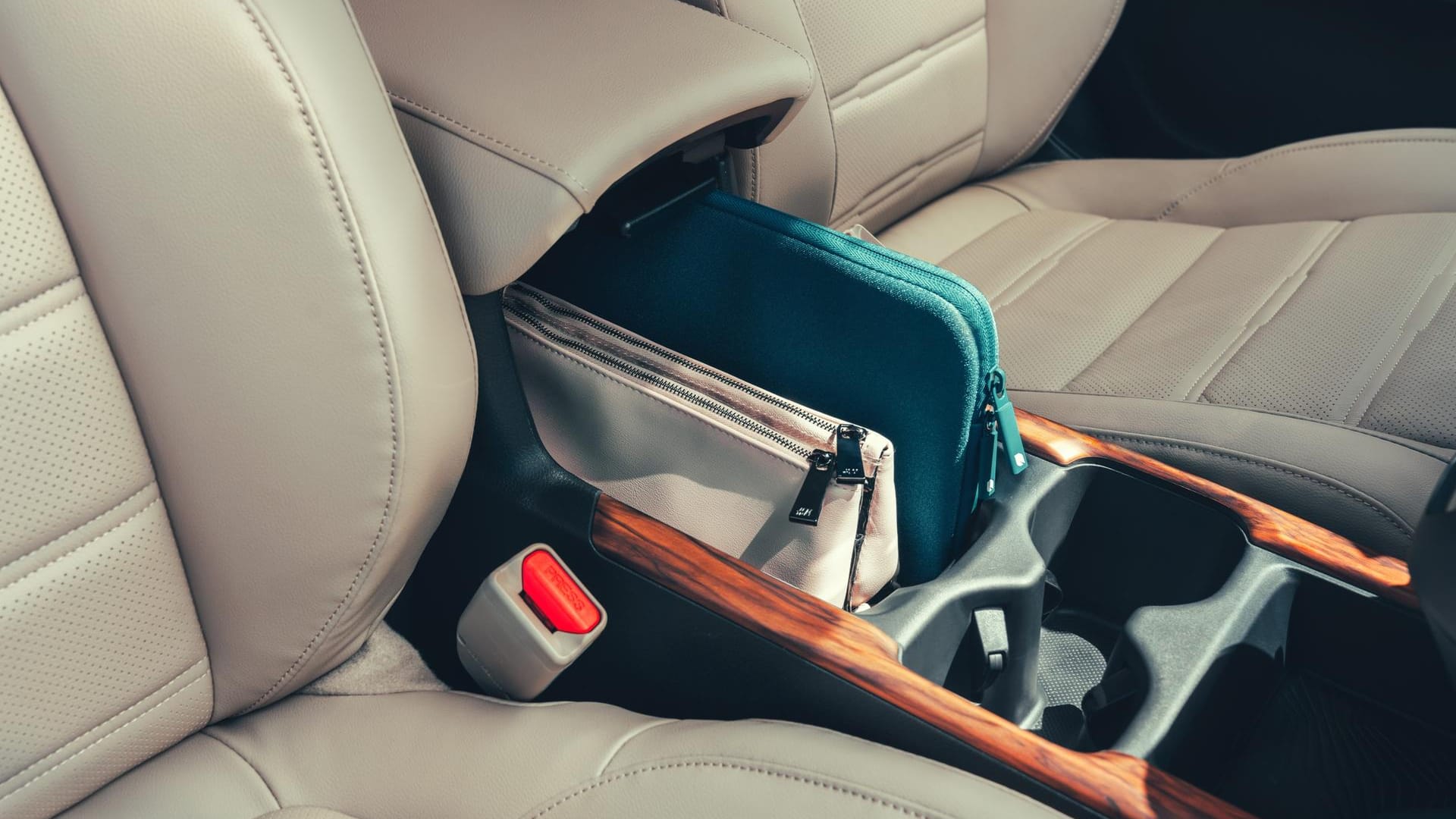 Ablage im Innenraum: Der CR-V bietet viele praktische Fächer.