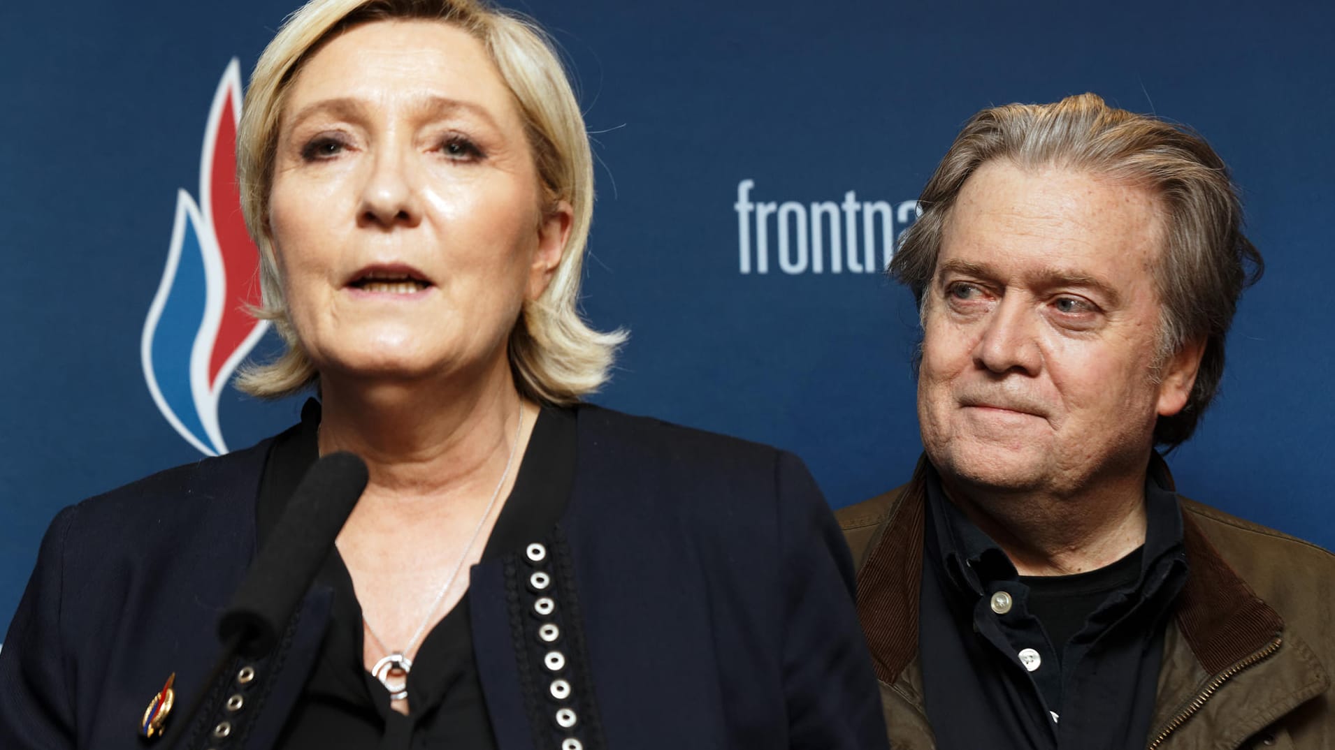 Steve Bannon zu Gast bei der Wahlparty des Front National und Marine Le Pen: Bannon will die unterschiedlichen rechtspopulistischen Gruppen in der EU zu einem Block vereinen.