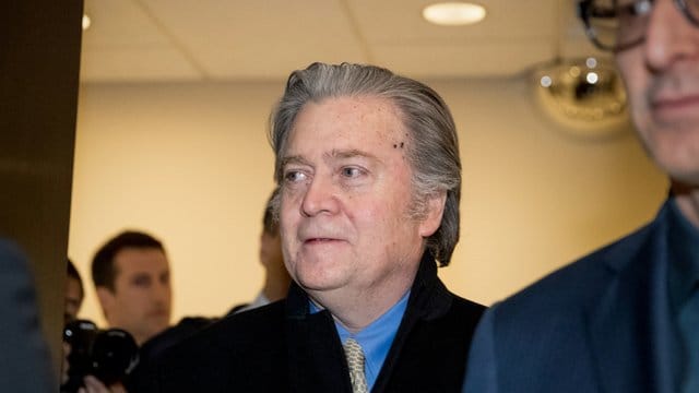 Steve Bannon will einem Medienbericht zufolge "zwielichtigen Gruppen" von Rechtspopulisten in Europa zum Erfolg verhelfen.