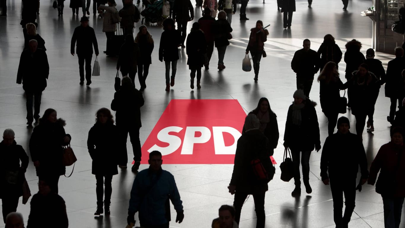 SPD-Logo: In einer aktuellen Emnid-Umfrage verbessert sich die Partei um einen Punkt auf 19 Prozent Zustimmung.