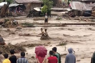 Bereits im Dezember 2017 hatten die Menschen auf den Philippinen, wie hier in Lanao Del Norte, mit den Folgen des Tropensturms "Tembin" zu kämpfen.