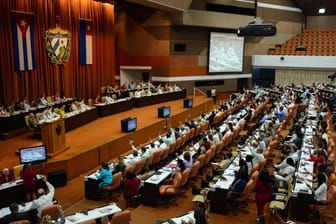 Das kubanische Parlament in Havanna: Am Montag wird das Parlament über die Öffnung der jahrzehntelang vom Weltmarkt abgetrennten Ökonomie Kubas abstimmen.