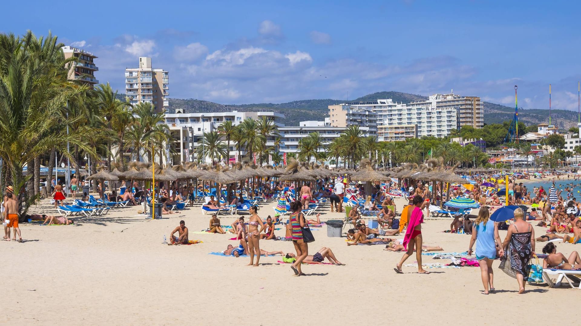 Badegäste am Strand Magaluf: Ein Urlaub endete für einen Schotten auf tragische Weise. (Archivbild)