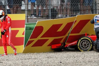 Sebastian Vettel ist nach seinem Crash am Boden zerstört.