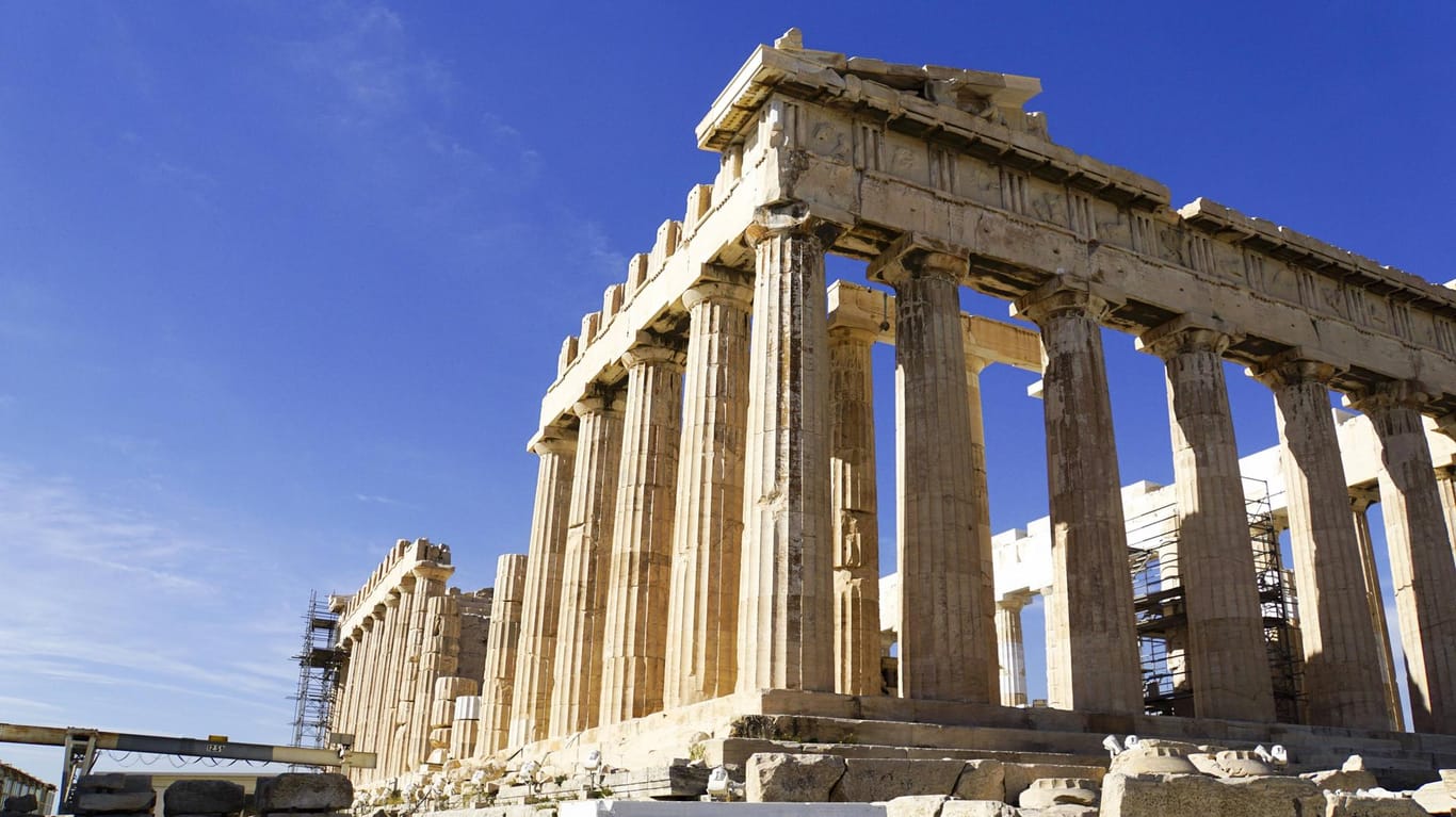 Die Akropolis in Athen: Ältere und kranke Menschen sollten bei den derzeitigen Temperaturen in Griechenland zu Hause bleiben.