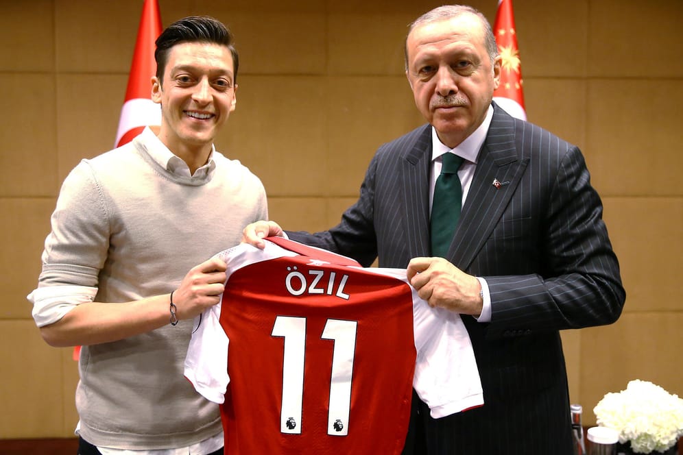Turkish President Erdogan meets with Arsenal's soccer player Ozil in London
