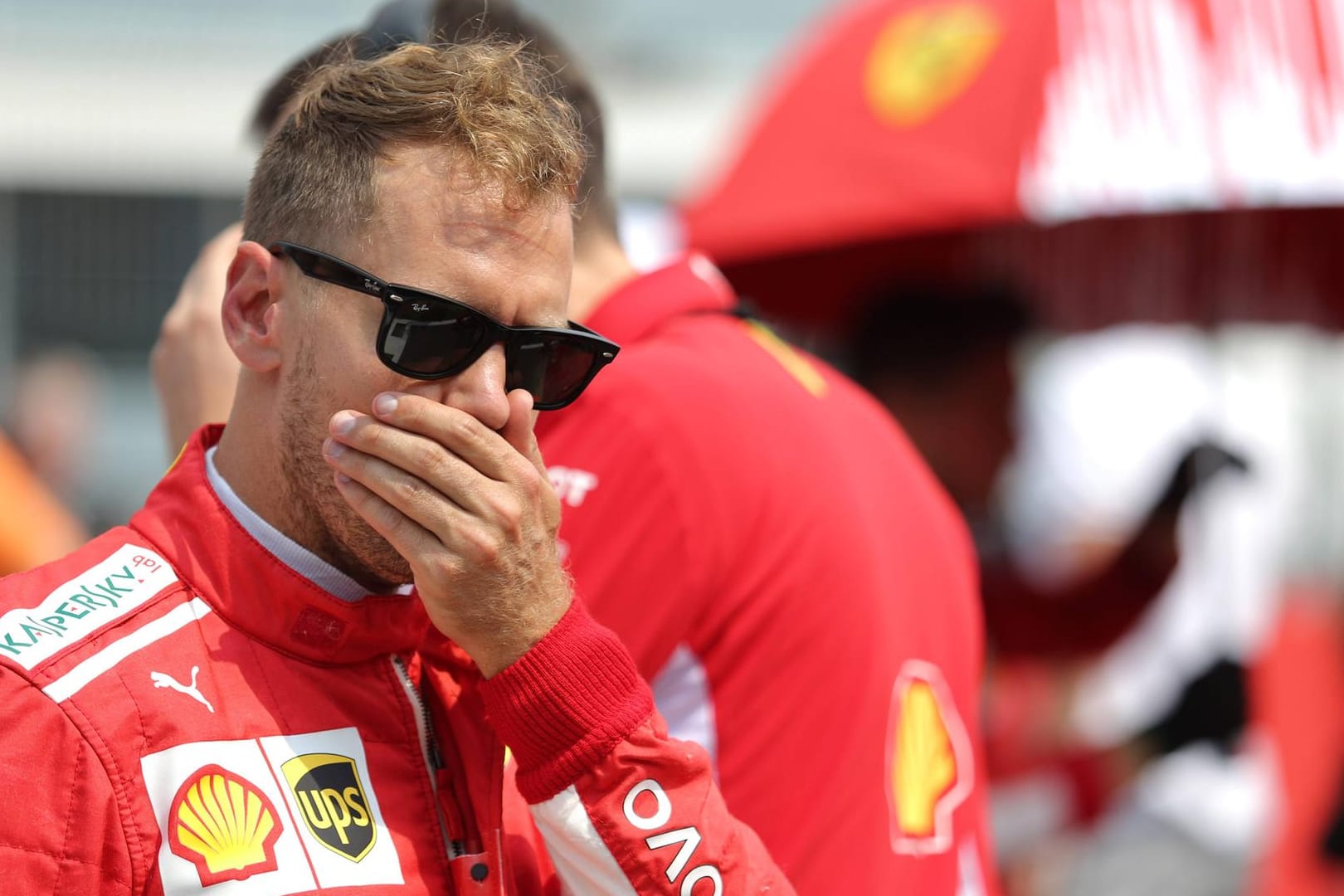 Enttäuscht und frustriert: Für Sebastian Vettel ist das Rennen in Hockenheim nach einem Unfall beendet.