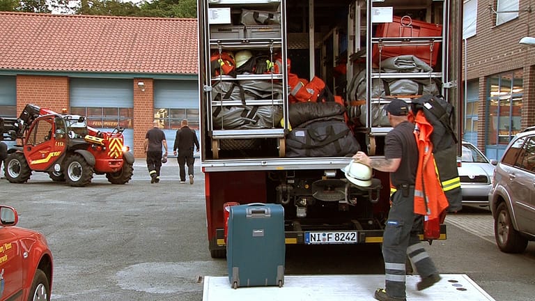 Feuerwehr aus Nienburg auf dem Weg nach Schweden: 52 Feuerwehrleute aus Niedersachsen unterstützen Schweden bei den Löscharbeiten.