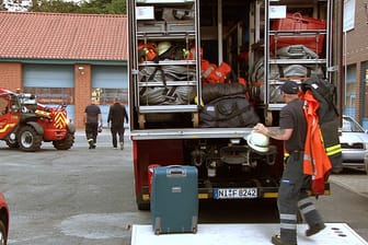 Feuerwehr aus Nienburg auf dem Weg nach Schweden: 52 Feuerwehrleute aus Niedersachsen unterstützen Schweden bei den Löscharbeiten.