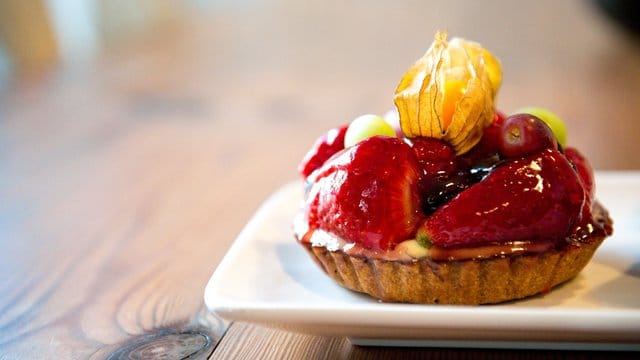 Tartes, Tartelettes und Kuchen sollten erst aus der Form gestürzt werden, wenn sie etwas abgekühlt sind. Tartes, Tartelettes und Kuchen sollten erst aus der Form gestürzt werden, wenn sie etwas abgekühlt sind.