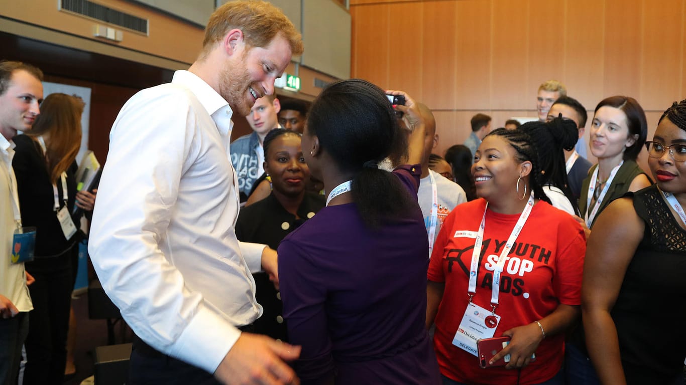 22. Welt-Aids-Konferenz: Prinz Harry trifft sich mit jungen Delegierten seiner Wohltätigkeitsorganisation Sentebale. Bis Freitag beraten rund 15.000 Experten aus über 160 Ländern über den Kampf gegen die Epidemie.