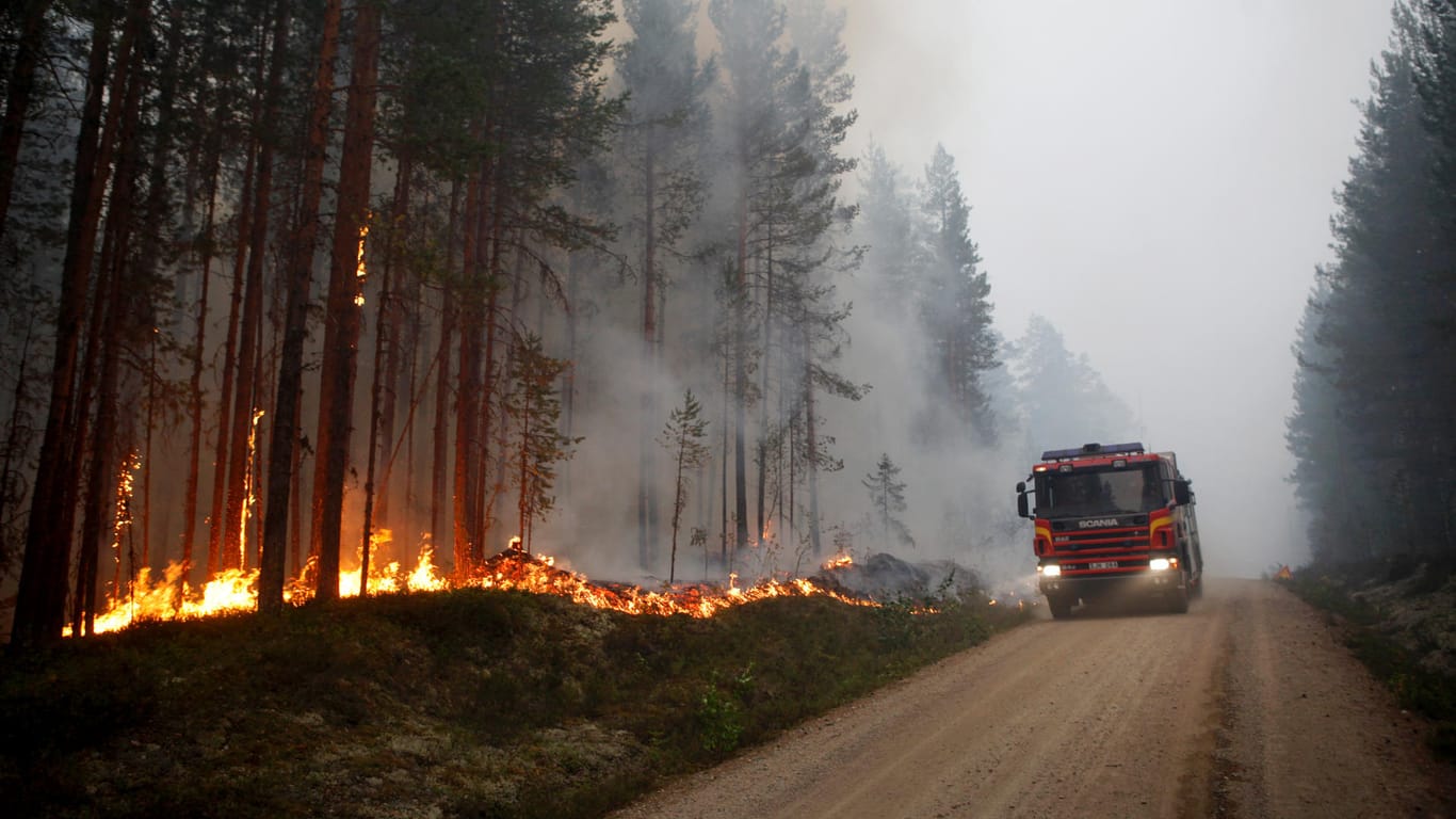 Waldbrände in Schweden: Die schwedische Feuerwehr wird unter anderem von Deutschland unterstützt.