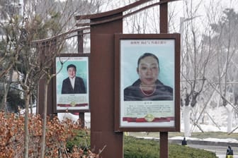 In Rongcheng sind Porträts von "Modellbürgern" ausgestellt: Die Zahl der erworbenen Punkte unterscheidet gute von schlechten Bürgern und dient als persönliches Führungszeugnis.