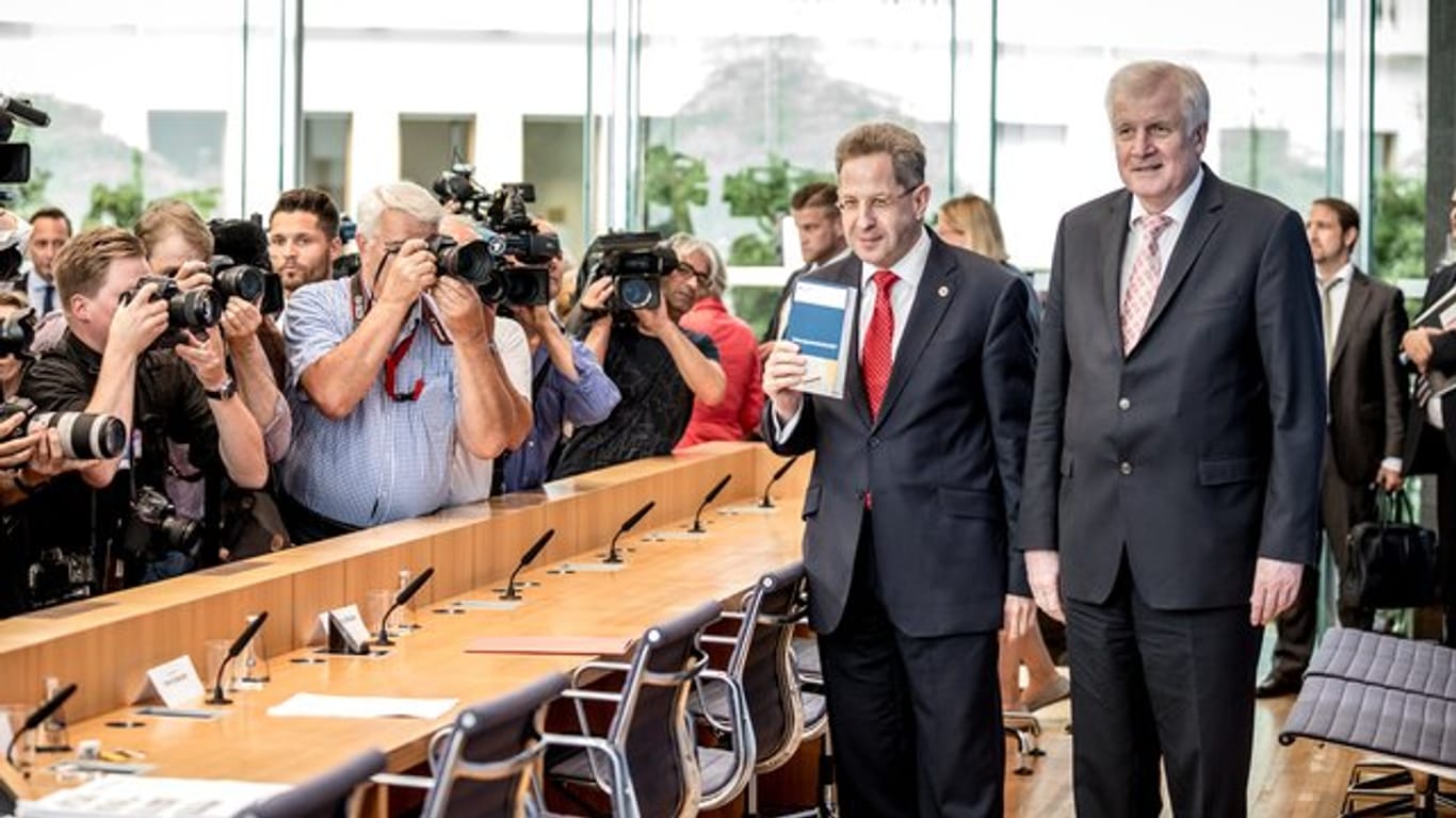Horst Seehofer und Hans-Georg Maaßen bei der Vorstellung des Verfassungsschutzberichtes 2017.