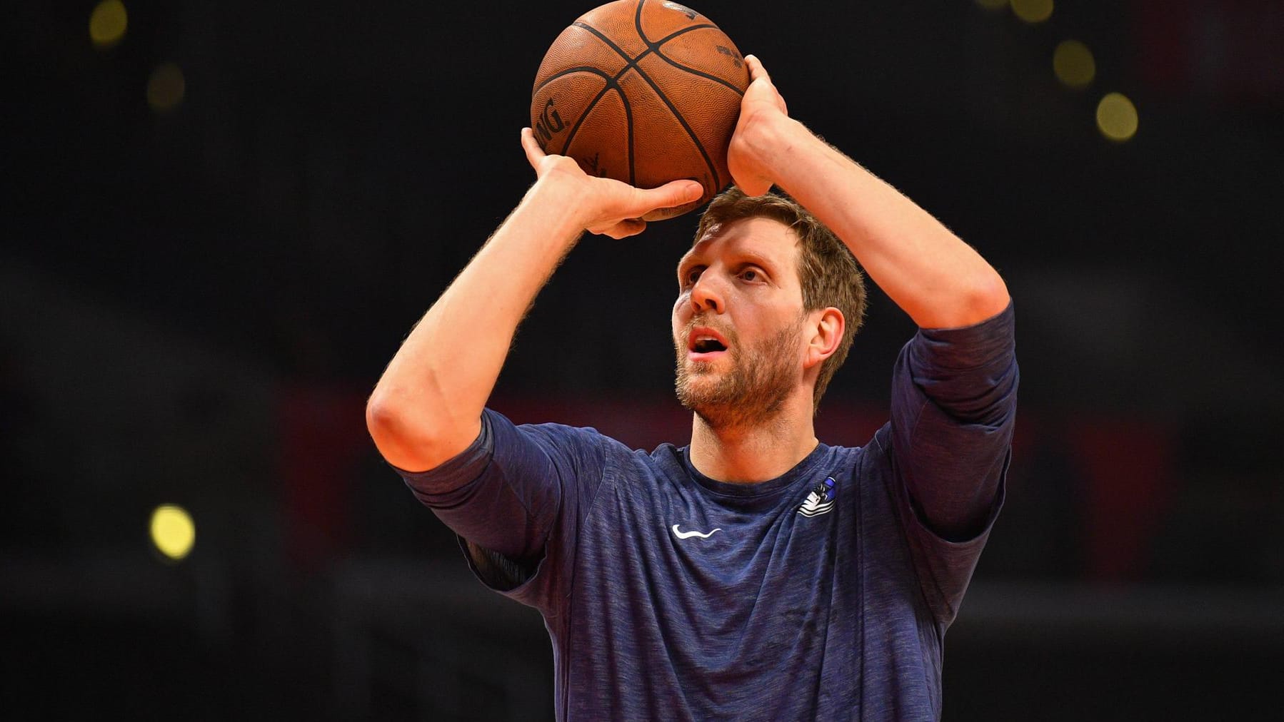 Dirk Nowitzki: Der deutsche Superstar schreibt in der NBA nun ein weiteres Kapitel Basketball-Geschichte.