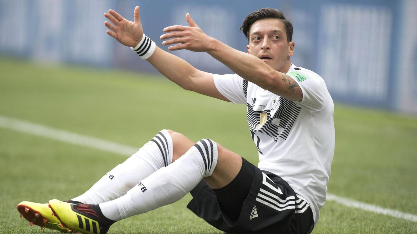 Mesut Özil: Der Mittelfeldspieler löst mit seinem Rücktritt aus dem DFB-Team eine politische Debatte aus.