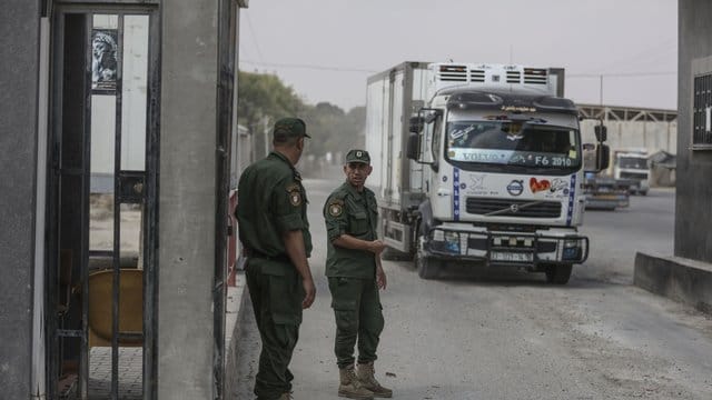 Palästinensische Sicherheitskräfte am Grenzübergang Kerem Schalom im südlichen Gazastreifen. Palästinensische Sicherheitskräfte am Grenzübergang Kerem Schalom im südlichen Gazastreifen.