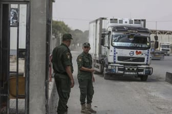 Palästinensische Sicherheitskräfte am Grenzübergang Kerem Schalom im südlichen Gazastreifen.