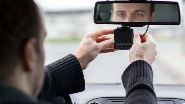 Für ordentliche Dashcams, die auch die rechtlichen Anforderungen erfüllen, muss man Experten zufolge derzeit um die 100 Euro ausgeben. Für ordentliche Dashcams, die auch die rechtlichen Anforderungen erfüllen, muss man Experten zufolge derzeit um die 100 Euro ausgeben.
