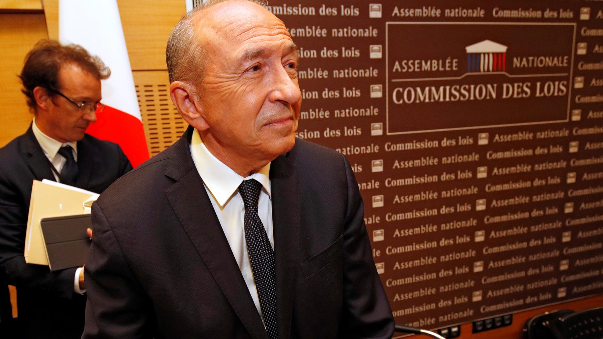 Gerard Collomb: Frankreichs Innenminister weist in der Affäre um den Ex-Leibwächter von Emmanuel Macron die Schuld von sich. Gerard Collomb: Frankreichs Innenminister weist in der Affäre um den Ex-Leibwächter von Emmanuel Macron die Schuld von sich.