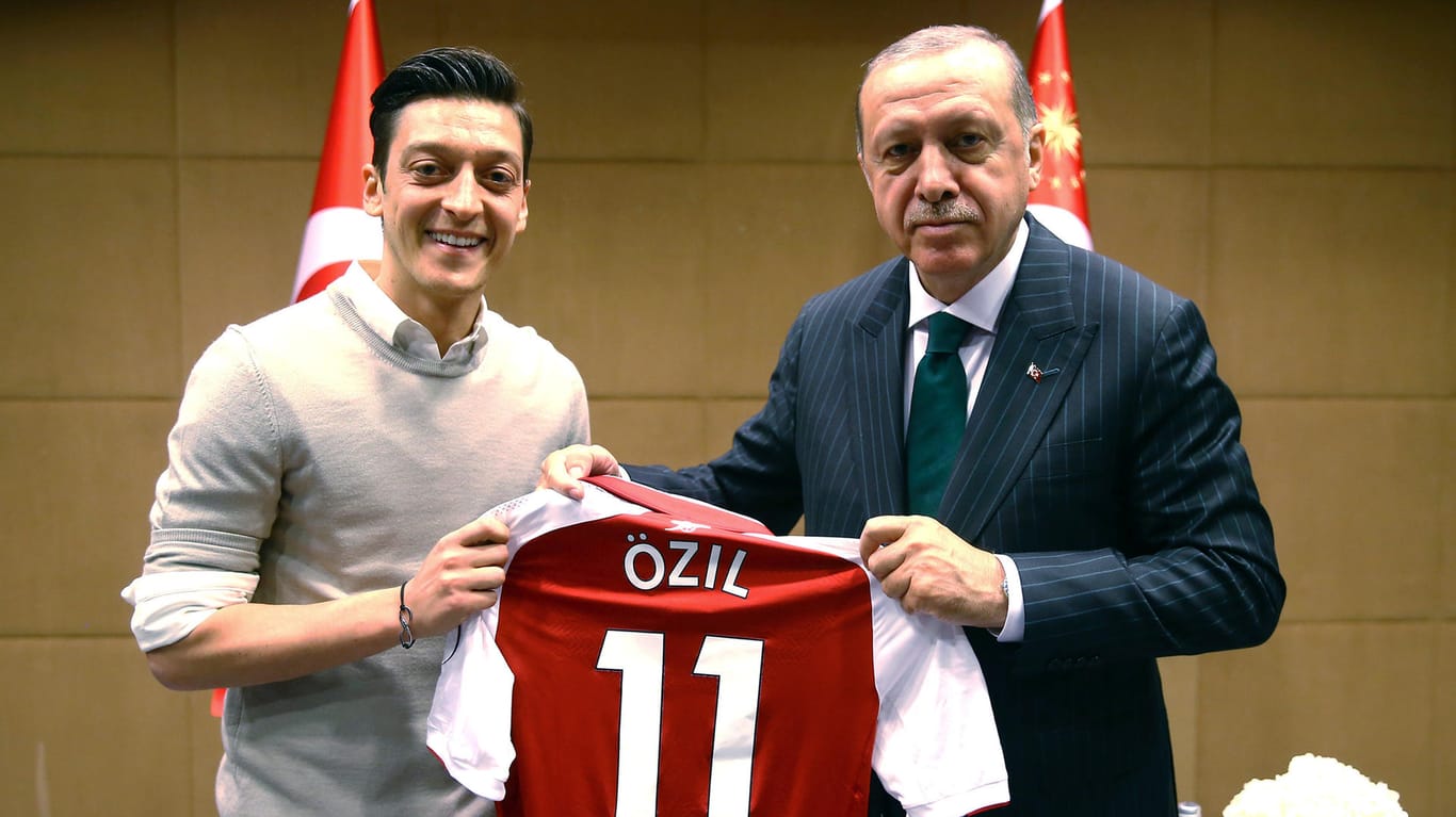 Mesut Özil mit dem türkischen Präsidenten Erdogan: Das Foto am 13. Mai war der Auslöser des Streits.