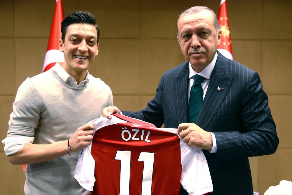 Mesut Özil mit dem türkischen Präsidenten Erdogan: Das Foto am 13. Mai war der Auslöser des Streits.