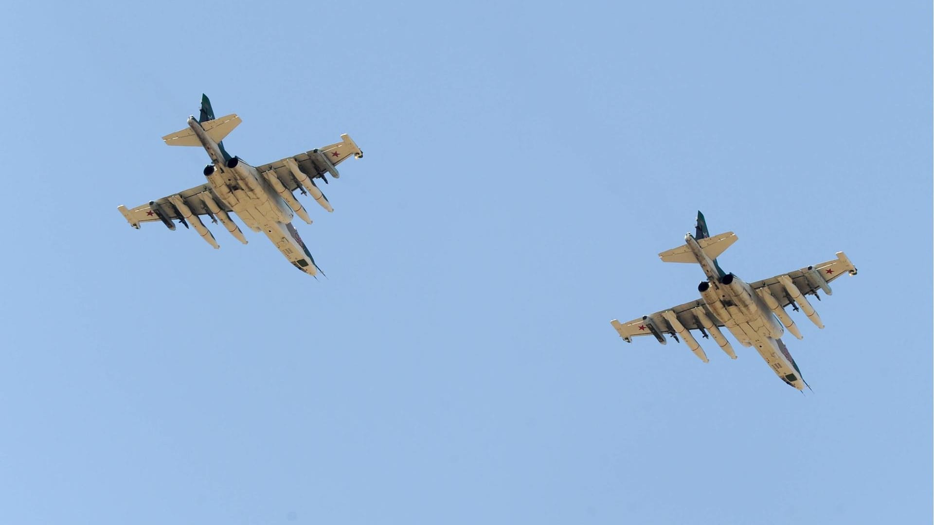 Flugzeuge des Typs Suchoi Su 25 (Symbolbild): Israels Armee hat nach eigenen Angaben einen syrischen Kampfjet des Typs Suchoi in israelischem Luftraum abgeschossen.