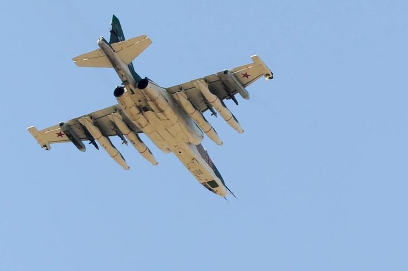 Flugzeuge des Typs Suchoi Su 25 (Symbolbild): Israels Armee hat nach eigenen Angaben einen syrischen Kampfjet des Typs Suchoi in israelischem Luftraum abgeschossen.