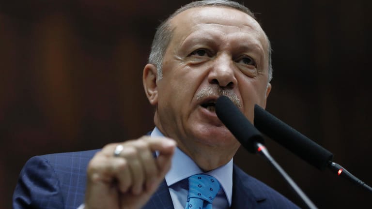 Erdogan spricht vor seinen Anhängern in Ankara: Aufgrund des neues israelischen Nationalgesetzes wirft Erdogan dem Land Rassismus vor.