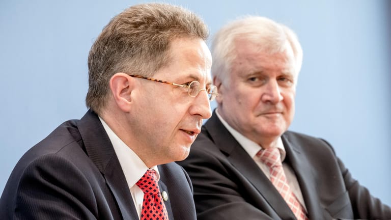 Verfassungsschutzpräsident Hans-Georg Maaßen und Innenminister Horst Seehofer: Im Bericht geht es um Extremisten und Spionage.