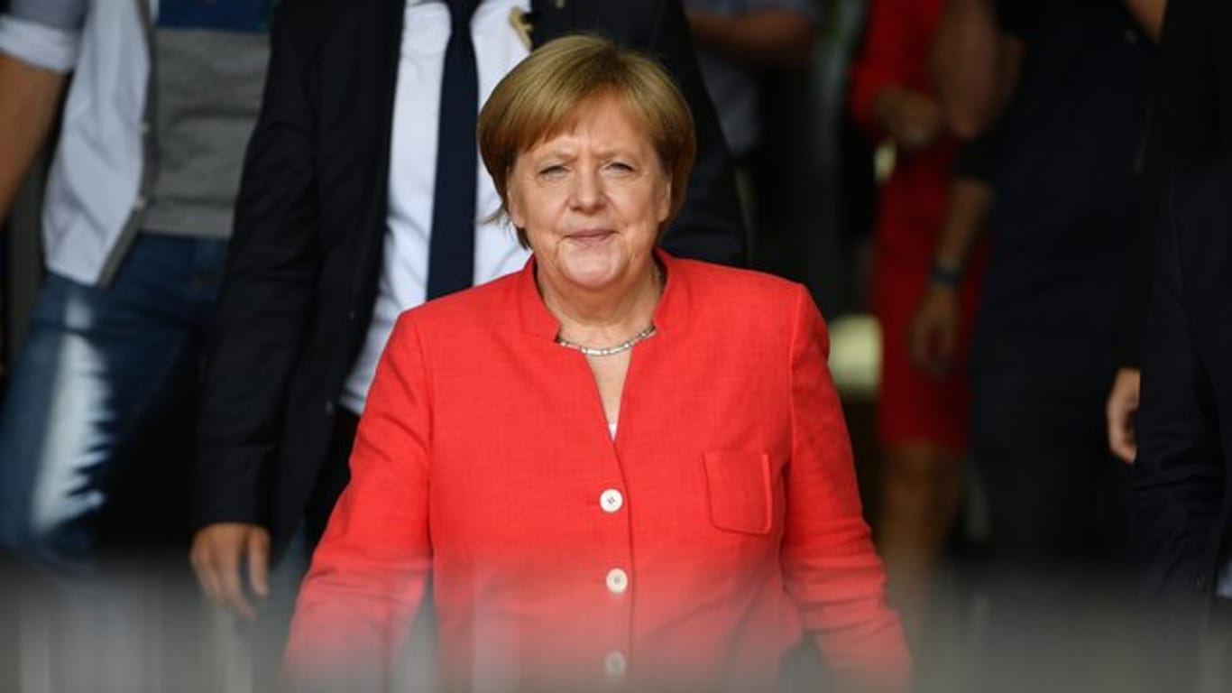 Kanzlerin Angela Merkel will den Friedensprozess im Syrien-Konflikt voranbringen und Voraussetzungen für die Rückkehr von Flüchtlingen schaffen.