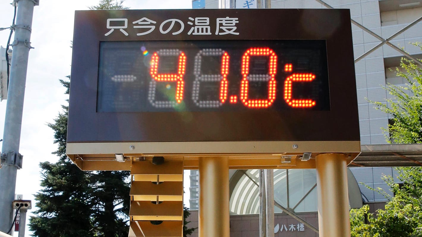 Ein Thermometer in Kumagaya: Hier wurde mit 41,1 Grad Celsius ein neuer nationaler Temperaturrekord gemessen. Ein Thermometer in Kumagaya: Hier wurde mit 41,1 Grad Celsius ein neuer nationaler Temperaturrekord gemessen.