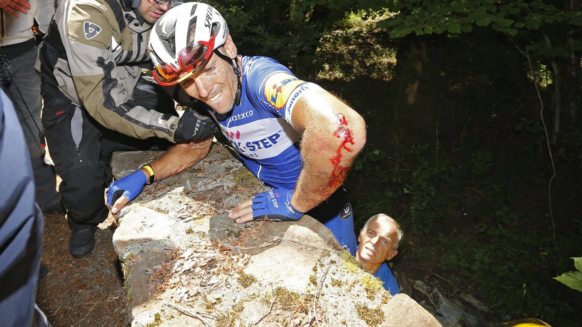 Schmerzhafte Angelegenheit: Philippe Gilberts Sturz sorgte bei der 16. Tour-Etappe für einen Schock-Moment.