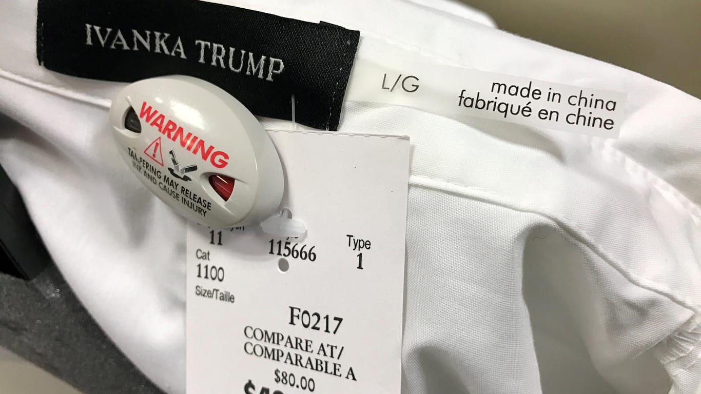 Eine Bluse der Marke "Ivanka Trump"